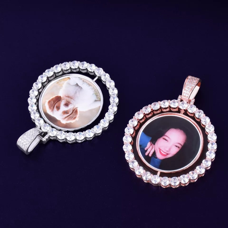 Double sided memory pendant